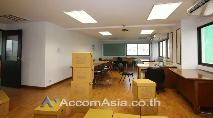 unit Office space For Rent in Phaholyothin, Bangkok  near BTS Ari (AA14128)